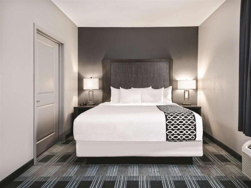 La Quinta By Wyndham - South Hotel Victoria